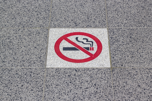 no smoking sign on road